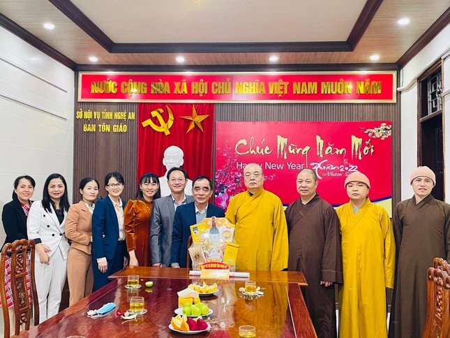 Ban Trị sự Phật giáo tỉnh Nghệ An chúc mừng năm mới đến Ban Tôn giáo - Sở Nội vụ tỉnh