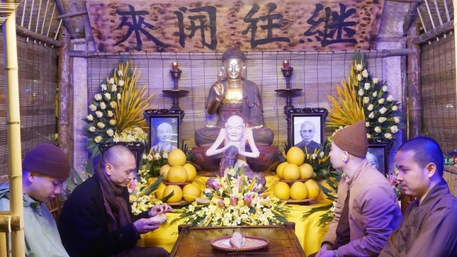 Thầy trò bên nhau trò chuyện