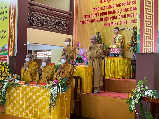 Chư tôn đức niệm Phật cầu gia hộ