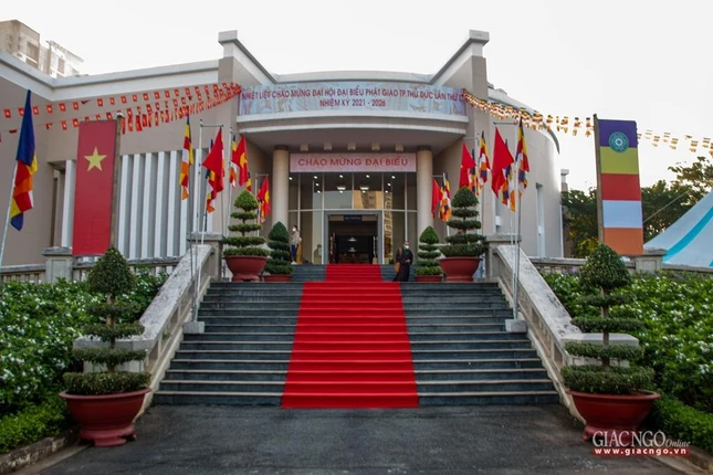 Quang cảnh trước hội trường UBND TP.Thủ Đức