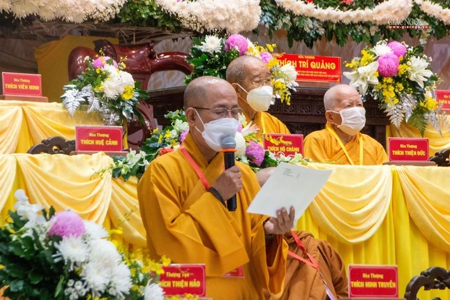 Hòa thượng Thích Minh Truyền trình danh sách thành phần nhân sự giới thiệu vào Ban Trị sự GHPGVN TP.Thủ Đức nhiệm kỳ 2021-2026