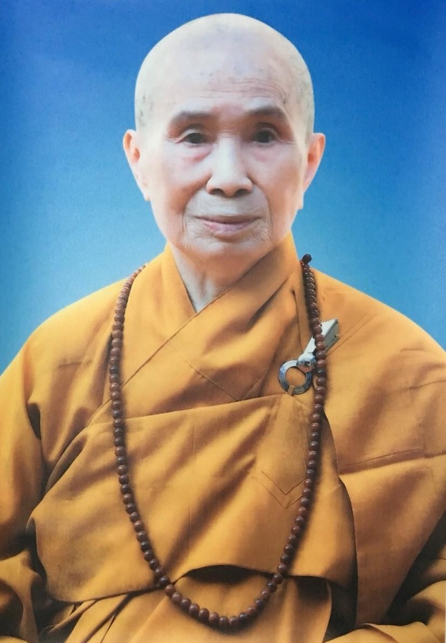 Chân dung Ni trưởng Thích nữ Đạt Hương