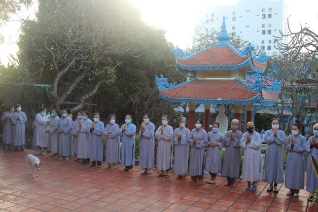 Tiễn đưa người về cõi Phật