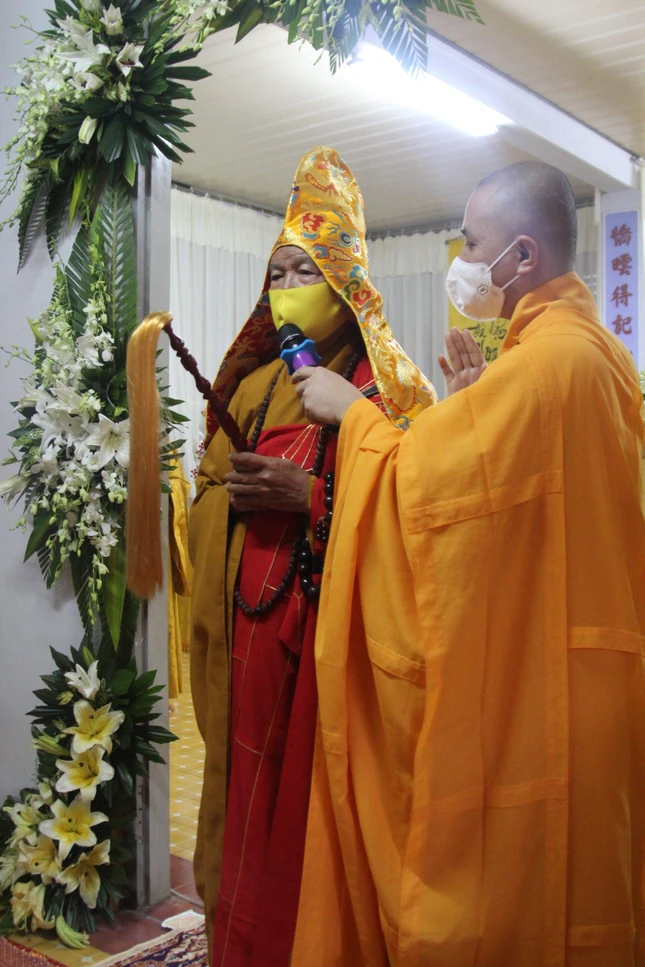 Hòa thượng Thích Quảng Thiện tuyên pháp ngữ, phất trần