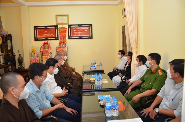 Quang cảnh buổi thăm, chúc Tết Nguyên đán của lãnh đạo quận Bình Thạnh tại tịnh xá Đại Giác