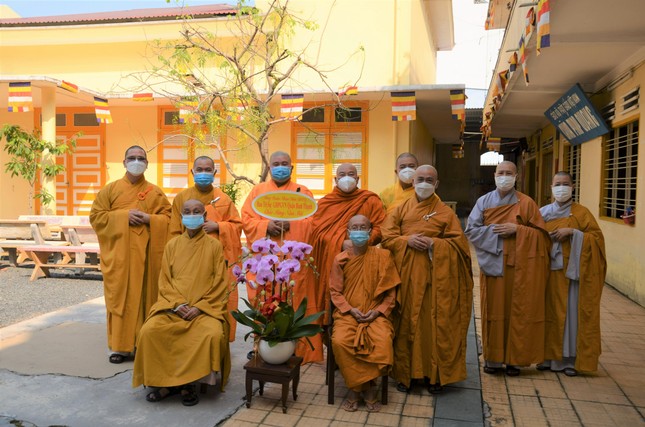 Vấn an sức khỏe Hòa thượng Thích Minh Giác và Thượng tọa Thích Tâm Đăng tại chùa Pháp Quang