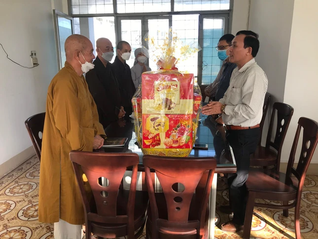 Lãnh đạo tỉnh Khánh Hòa thăm, chúc Tết Ban Trị sự Phật giáo tỉnh tại chùa Long Sơn