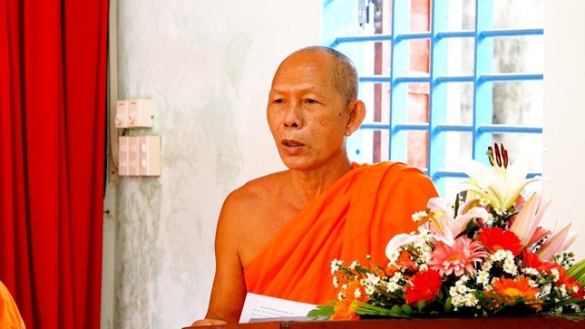 Hòa thượng Danh Đổng ban đạo từ