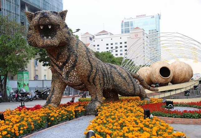 Mô hình "chúa sơn lâm" làm bằng sỏi