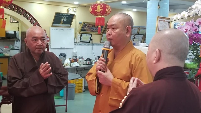 Thượng tọa Thích Huệ Công chúc Tết các thành viên Ban Trị sự Phật giáo quận 8