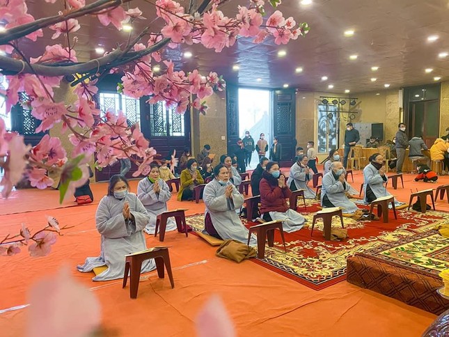 Phật tử lễ Phật, tụng kinh đầu năm Phật tử lễ Phật, tụng kinh đầu năm