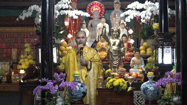 Đại đức Thích Nhuận Bình tại buổi lễ khai đàn Pháp hội Dược Sư chùa Đông Yên