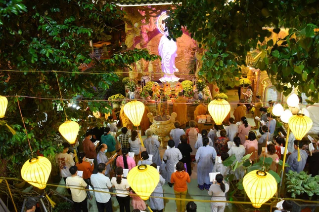 Quang cảnh buổi lễ Quang cảnh buổi lễ