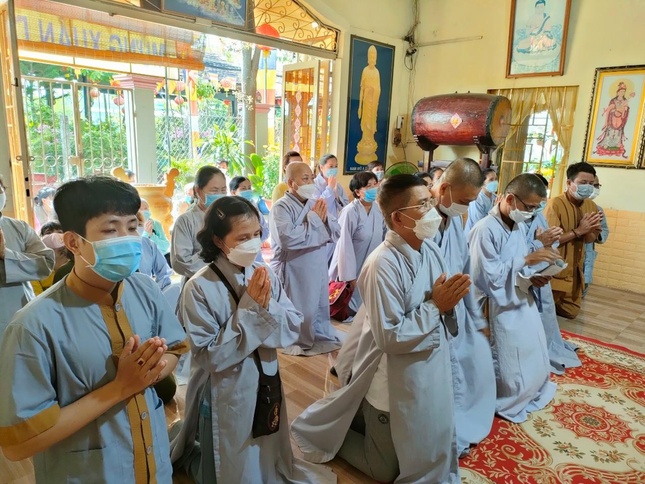 Phật tử dâng lời tác bạch