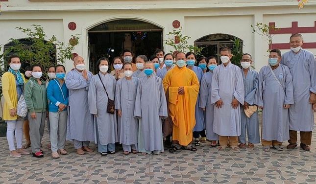 Đoàn Phật tử huyện Cần Giờ hành hương thập tự đầu Xuân Nhâm Dần