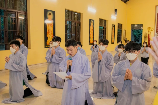 Đại diện Phật tử tác bạch