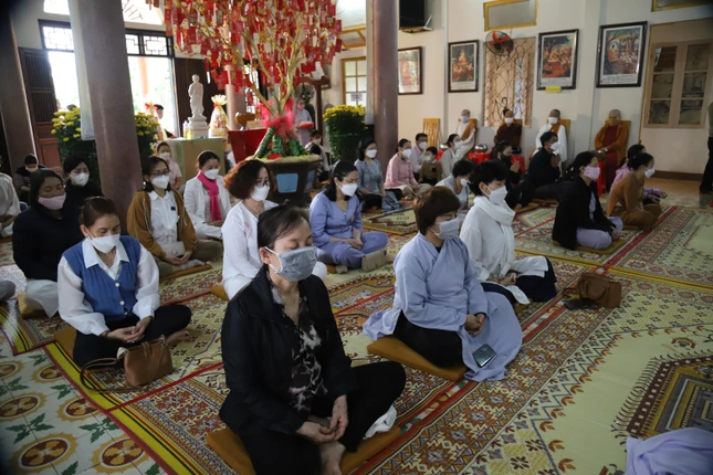 Phật tử tọa thiền