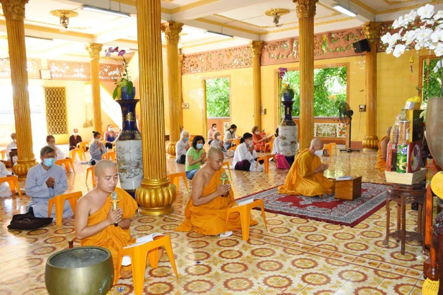 Chư Tăng tịnh xá Lộc Uyển tụng thời kinh cầu an nhân dịp rằm tháng Giêng