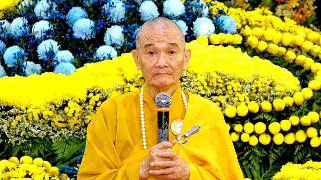 Hòa thượng Thích Thanh Hùng sách tấn đại chúng trong ngày khai đàn Hòa thượng Thích Thanh Hùng sách tấn đại chúng trong ngày khai đàn