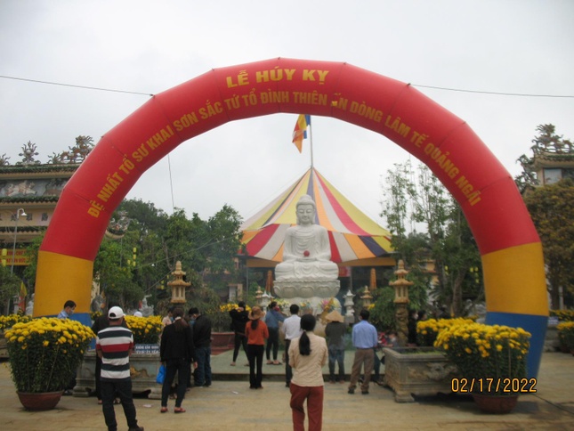 Người dân, Phật tử về dự lễ húy kỵ Tổ sư Người dân, Phật tử về dự lễ húy kỵ Tổ sư