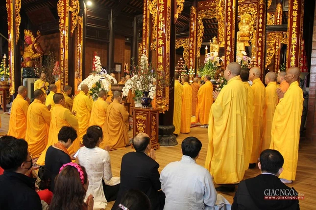 Quang cảnh buổi lễ tưởng niệm tại tổ đình Tường Vân