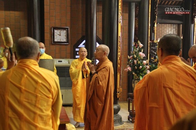 Hòa thượng Thích Quang Nhuận sám chủ lễ cúng ngọ