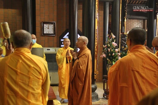 Hòa thượng Thích Quang Nhuận sám chủ lễ cúng ngọ