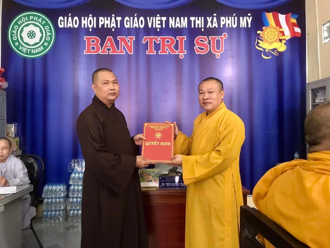 Trao quyết định chuẩn y thành phần nhân sự Ban Trị sự Phật giáo thị xã nhiệm kỳ 2021-2026