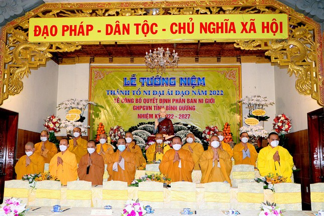 Chư tôn đức niệm Phật cầu gia hộ
