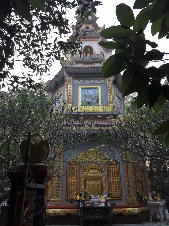Tam bảo cộng đồng tháp tại Phật Tích Tòng Lâm