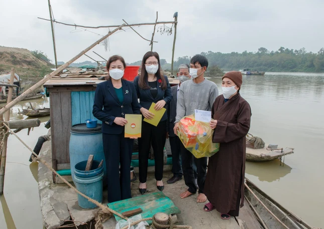 Thăm hỏi và động viên gia đình anh Lê Văn Tuấn