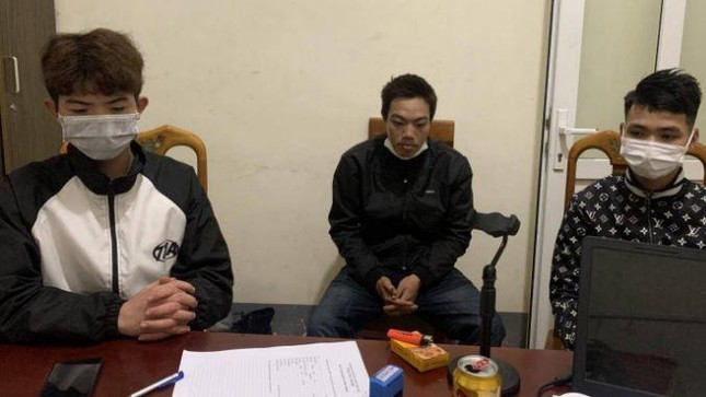 Nhóm "đạo chích" tại cơ quan cảnh sát điều tra công an thị xã Kỳ Anh - Ảnh: Công an thị xã Kỳ Anh