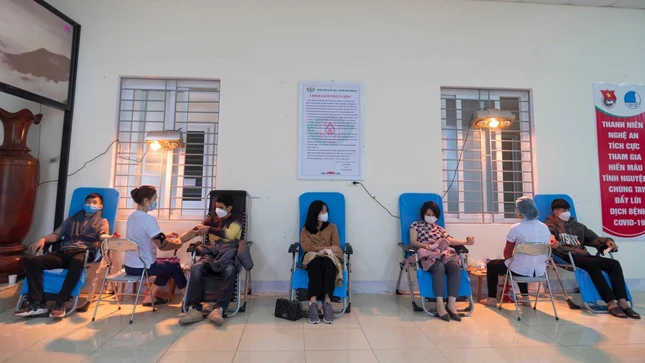 Chúng thanh niên Phật tử Phật Quang - chùa Viên Quang tham gia hiến máu nhân đạo