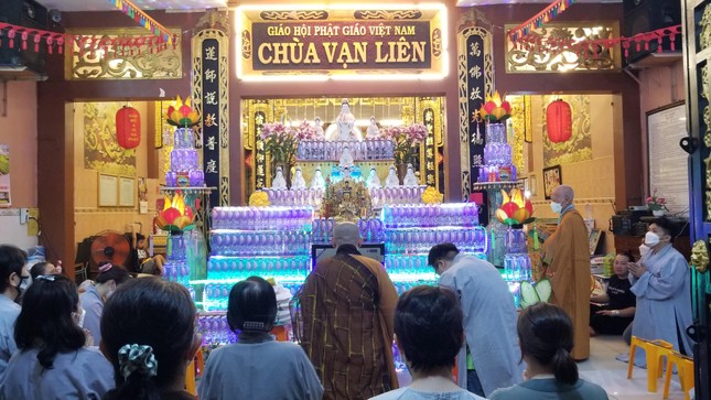 Tưởng niệm ngày vía Bồ-tát Quán Thế Âm tại chùa Vạn Liên, quận 8