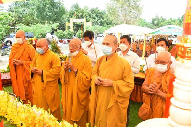 Niêm hương bạch Phật