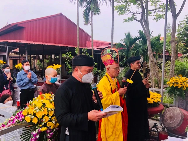 Chư Tăng Ni và Phật tử trang nghiêm làm lễ an vị Chư Tăng Ni và Phật tử trang nghiêm làm lễ an vị