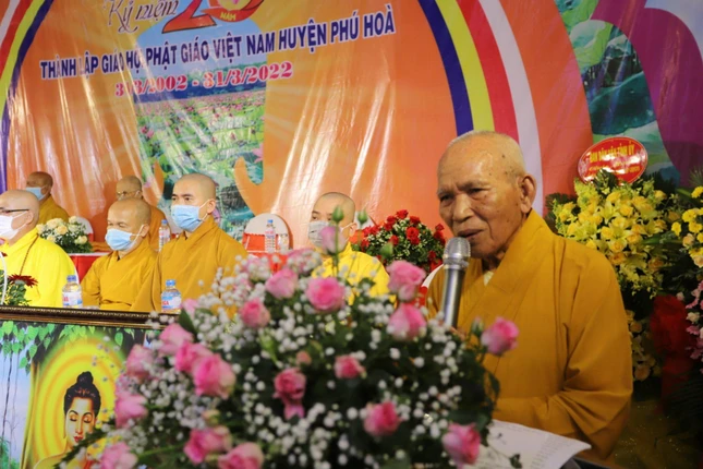 Hòa thượng Thích Đồng Tiến ban huấn từ