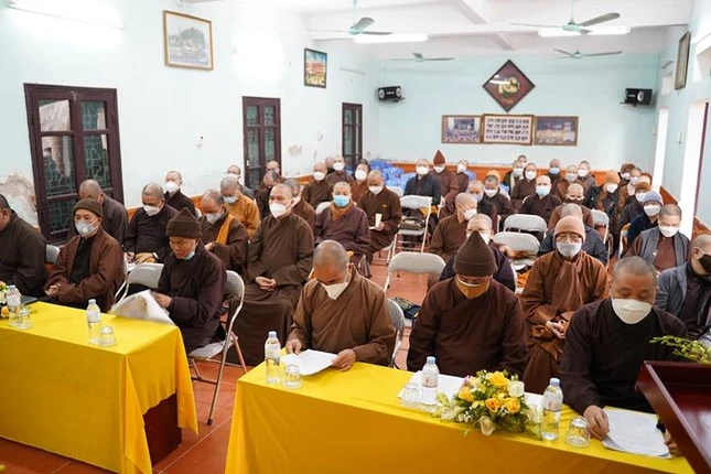 Chư Tăng Ni tham dự phiên họp