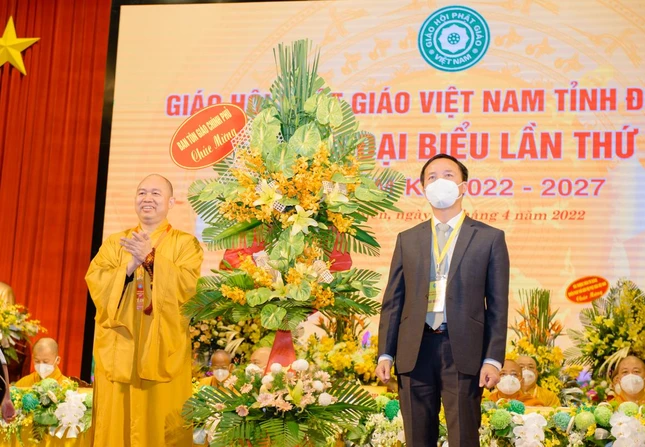 Ban Tôn giáo Chính phủ tặng hoa chúc mừng đại hội