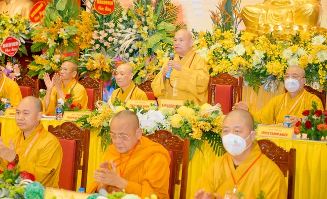 Hòa thượng Thích Thiện Nhơn, Chủ tịch Hội đồng Trị sự lấy biểu quyết từ các đại biểu