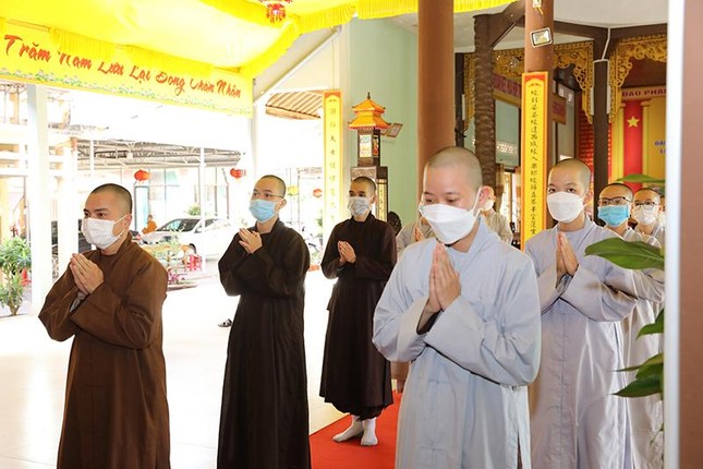 Tăng Ni sinh thành kính tưởng niệm Tăng Ni sinh thành kính tưởng niệm