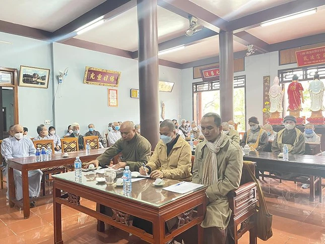 Chư Tăng Ni, Phật tử tham dự phiên họp