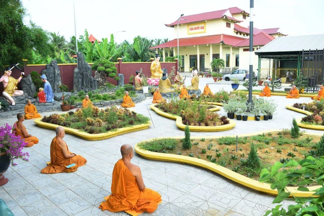 Tọa thiền tại tịnh xá Phước Huệ