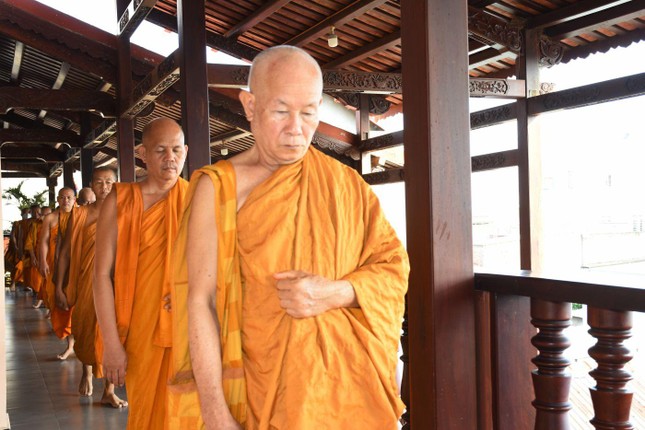 Thiền hành tại tịnh xá Ngọc Châu Thiền hành tại tịnh xá Ngọc Châu