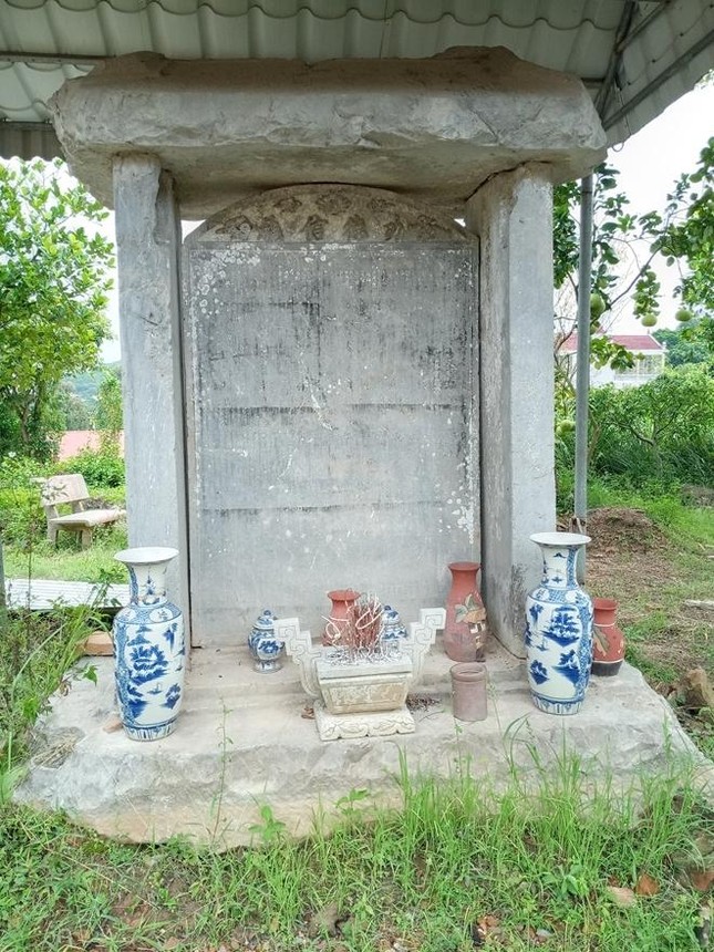 Bia đá di tích chùa Tĩnh Lữ