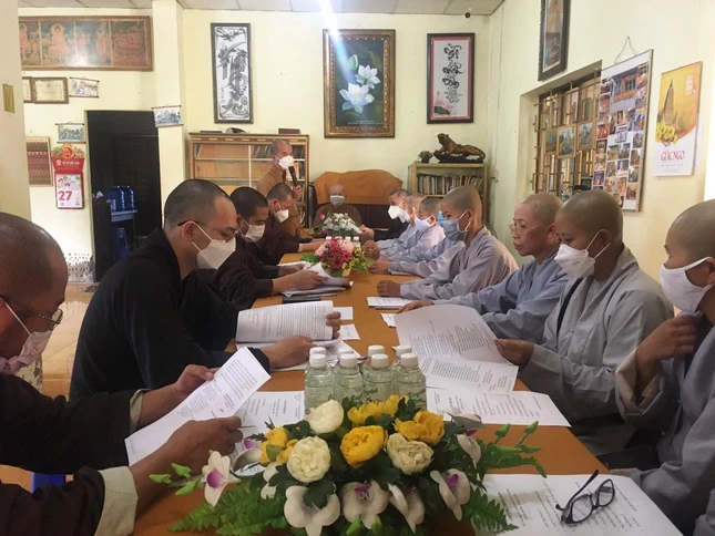 Quang cảnh buổi họp