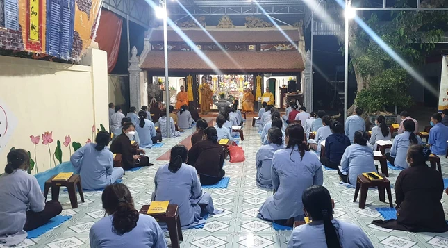 Phật tử dự lễ quy y Tam bảo tại chùa Thiên Sơn Phật tử dự lễ quy y Tam bảo tại chùa Thiên Sơn