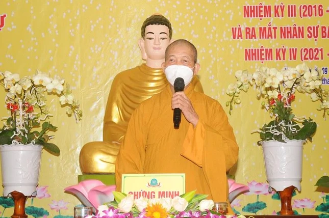 Hòa thượng Thích Thiện Thành ban đạo từ Hòa thượng Thích Thiện Thành ban đạo từ