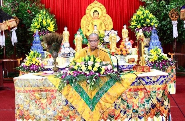 Thượng tọa Thích Minh Trí thuyết pháp