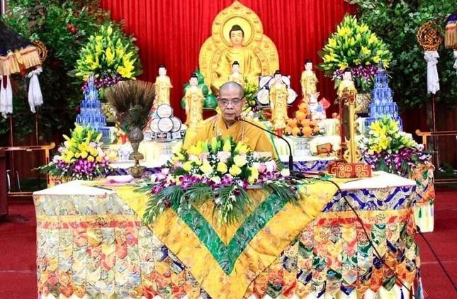 Thượng tọa Thích Minh Trí thuyết pháp